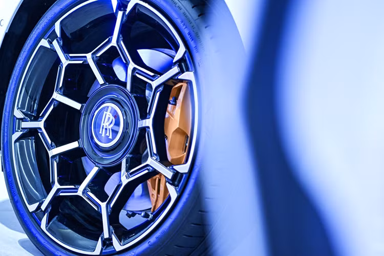 Việc mở cửa trung tâm Rolls-Royce tại nơi đây không chỉ là một vinh dự mà còn phản ánh tầm quan trọng của Rolls-Royce Motor Cars Abu Dhabi đối với thương hiệu danh tiếng của chúng tôi.