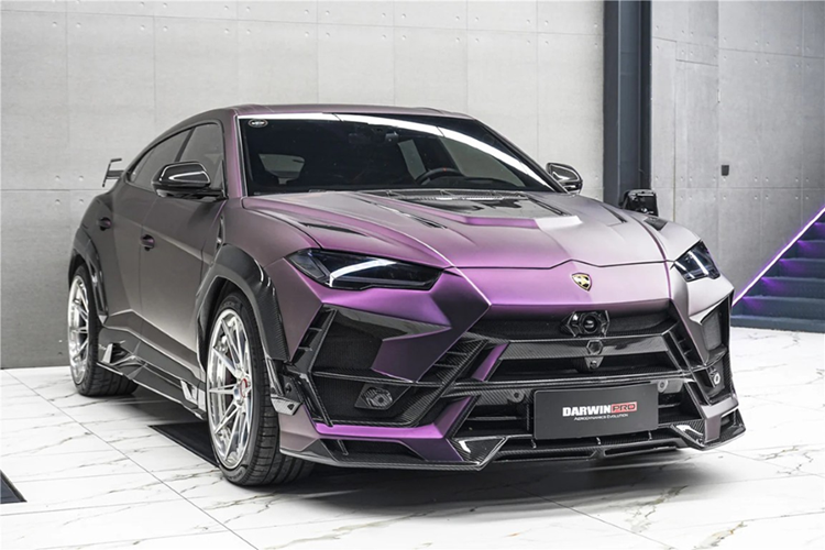  Siêu SUV Lamborghini Urus là mẫu xe giúp hãng siêu bò nhanh chóng đạt doanh số cao đồng thời giúp các hãng độ có thêm nhiều ý tưởng thực hiện các phiên bản nâng cấp "điên rồ" nhất có thể.