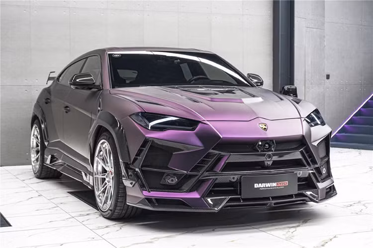  Siêu SUV Lamborghini Urus là mẫu xe giúp hãng siêu bò nhanh chóng đạt doanh số cao đồng thời giúp các hãng độ có thêm nhiều ý tưởng thực hiện các phiên bản nâng cấp "điên rồ" nhất có thể.