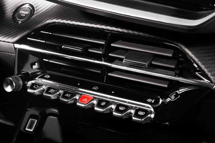 Bên cạnh đó, các tính năng an toàn tiên tiến vẫn được duy trì để hỗ trợ người lái trong quá trình vận hành như: hỗ trợ giữ làn đường; cảnh báo điểm mù; phanh an toàn chủ động; nhắc nhở người lái tập trung