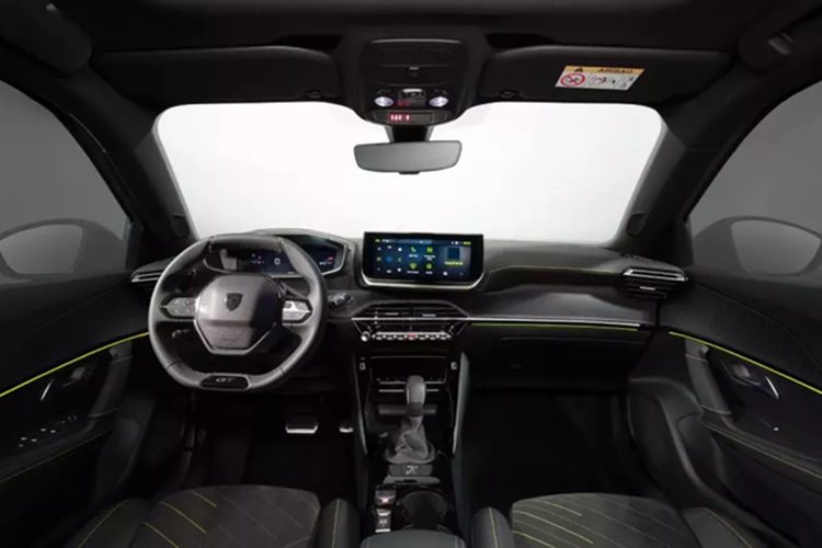 Về khả năng vận hành, New Peugeot 2008 được trang bị động cơ 1.2L Turbo Puretech thế hệ mới, cho công suất 133 mã lực. Về tính năng an toàn, New Peugeot 2008 đã được bổ sung tính năng giả lập hình ảnh 360 độ, hỗ trợ quan sát toàn cảnh nhờ hệ thống camera trước và sau xe có độ phân giải cao.