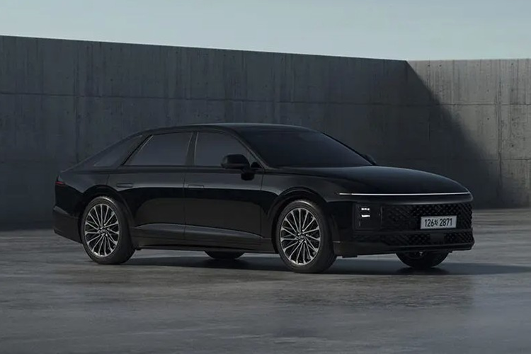 Vì là bản nâng cấp giữa vòng đời nên khả năng cao thiết kế và trang bị tiện ích của mẫu xe sedan Hyundai Grandeur vẫn không có nhiều thay đổi. Có lẽ, xe chỉ được tinh chỉnh một số chi tiết để phù hợp hơn.