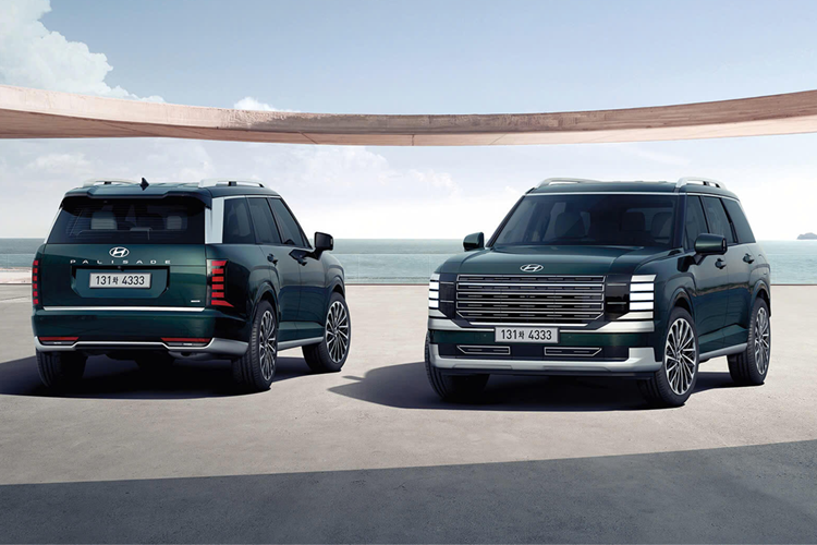 Tập đoàn Hyundai cho biết hệ truyền động hybrid thế hệ mới cùng hệ dẫn động e-AWD sẽ được ứng dụng rộng rãi từ năm 2026, trước tiên trên các dòng xe của Hyundai, sau đó là Kia và Genesis. Việc thống nhất nền tảng công nghệ cho cả ba thương hiệu trong tập đoàn hứa hẹn giúp tối ưu chi phí sản xuất, nâng cao hiệu quả chuỗi cung ứng và đẩy nhanh tốc độ điện khí hóa toàn cầu.