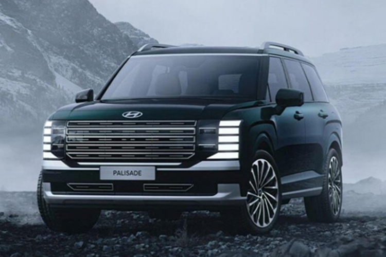 Trong đó, một mô-tơ đảm nhiệm việc khởi động, sinh năng lượng và hỗ trợ hệ truyền động, trong khi mô-tơ còn lại tập trung vào truyền lực chính và phanh tái sinh năng lượng. Cấu hình này cho phép hệ thống phân bổ công suất linh hoạt hơn, đồng thời cải thiện rõ rệt khả năng vận hành và độ mượt mà khi chuyển số.