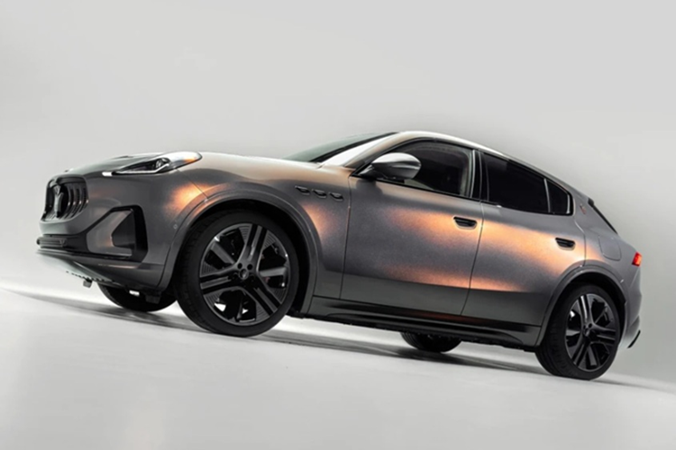 Chiếc Grecale Folgore Giorgetti Edition độc bản hiện đang được trưng bày song song tại showroom Maserati Milan và gian hàng của Giorgetti trên phố Spiga. Mức giá xe Maserati Grecale Folgore Giorgetti Edition chưa được công bố, tuy nhiên tại Mỹ, phiên bản tiêu chuẩn của Grecale Folgore đã có giá từ 109.000 USD (khoảng 2,82 tỷ đồng).