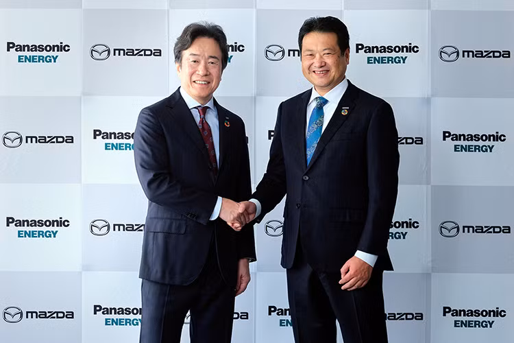 Mazda “bat tay” Panasonic xay dung nha may san xuat pin xe dien
