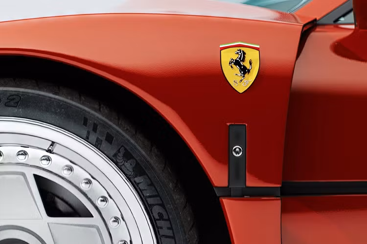 Mặc dù siêu xe Ferrari F40 thường để ngắm nhưng hãng độ Officine Fioravanti đã giới thiệu gói nâng cấp dành riêng cho F40 dành cho những ai muốn cầm lái siêu phẩm này trên đường.