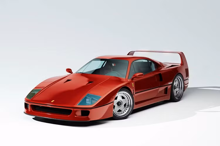  Ferrari F40 huyền thoại được sản xuất từ năm 1987 đến năm 1992 chỉ với hơn 1.300 chiếc. F40 trở thành mẫu xe biểu tượng của thương hiệu "Ngựa Chồm", trước khi có sự xuất hiện của người kế nhiệm - F50, Enzo, Laferrari và giờ đây là F80.