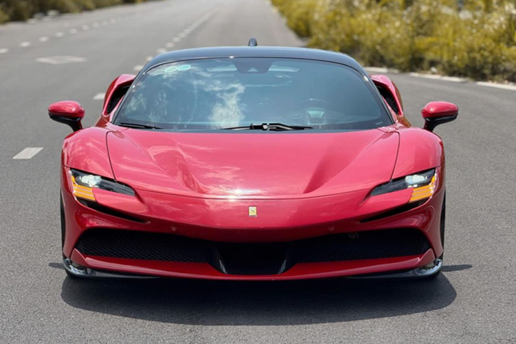 Sau 1 thời gian ngắn tìm thấy chủ nhân mới, chiếc siêu xe mang động cơ hybrid là Ferrari SF90 Stradale tiếp tục được chào bán với mức giá trên 20 tỷ đồng.