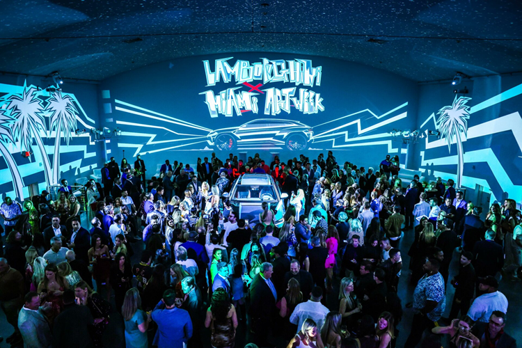 Khối động cơ xăng của xe có mức công suất 612 mã lực và mô-men xoắn đạt mức 800 Nm. Kết hợp lại, cả hai khối động cơ này có khả năng sản sinh mức công suất toàn hệ thống là 789 mã lực tại 6.000 vòng/phút và mô-men xoắn lên tới 901 Nm từ 1.750 vòng/phút.