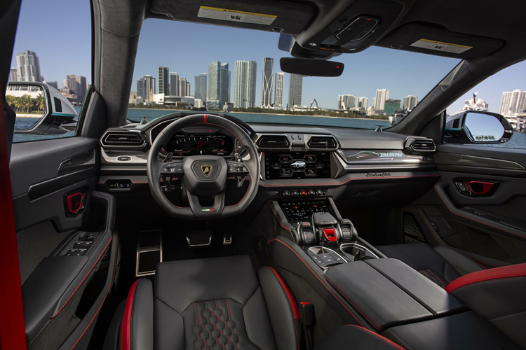 Ngoài ra, chiếc siêu SUV này có thể đạt tốc tối đa lên tới 312 km/h, nhanh hơn một chút so với hai phiên bản sử dụng động cơ V8 thông thường.