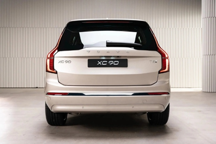 Dự kiến, Volvo XC90 2025 sẽ ra mắt Thái Lan trong khuôn khổ Triển lãm Bangkok International Motor Show 2025 (BIMS 46) được tổ chức từ ngày 26/3 đến 6/4 tới đây. Nhiều khả năng, Volvo XC90 2025 sẽ sớm ra mắt các thị trường khác trong đó có Việt Nam.