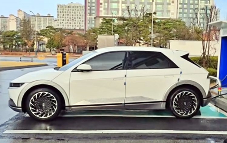 Hyundai Ioniq 5 chay hon nua trieu km, pin van con toi 90%