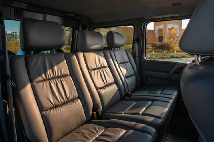 Sự tồn tại của G63 V12 là một bí mật được bảo vệ và được biết, thương hiệu Đức đã đích thân lựa chọn và mời những người mua tiềm năng từ cơ sở dữ liệu khách hàng của AMG như một thành viên của gia đình hoàng gia.