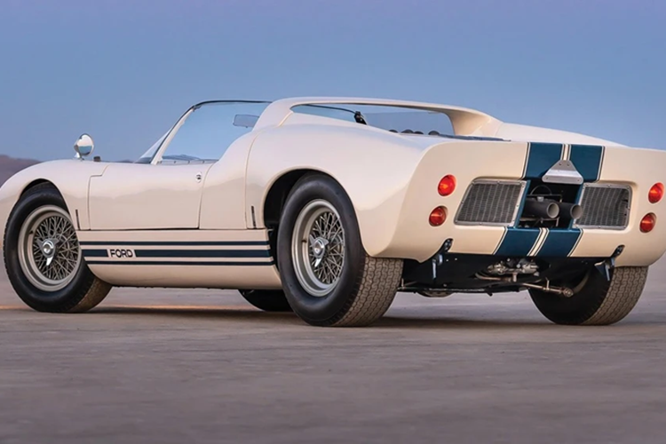 Chiếc Ford GT40 Roadster Prototype duy nhất còn sót lại, GT/108, đã được bán tại cuộc đấu giá Monterey của RM Sotheby năm 2019 với giá 7,65 triệu đô la. Hãy cùng xem liệu GT/109 có thể mang về một con số tương tự hay thậm chí là cao hơn nữa không.