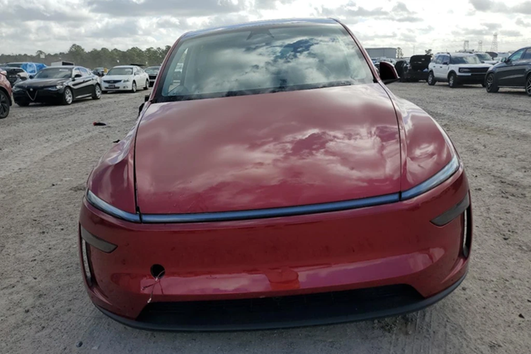 Phiên bản Launch Series gồm các trang bị tiêu chuẩn hệ thống tự lái FSD, chức năng hỗ trợ tăng tốc, hệ thống móc kéo xe với nhiều tùy chọn về màu sơn và kiểu mâm.