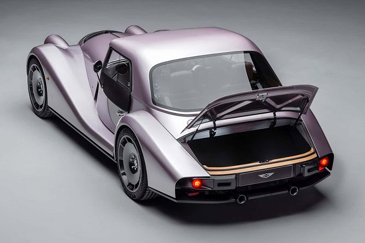 Mỗi chiếc Supersport đều được chế tạo thủ công tại nhà máy Pickersleigh Road của Morgan ở Anh. Hiện tại, hãng đã bắt đầu nhận đơn đặt hàng, với những chiếc xe đầu tiên dự kiến đến tay khách hàng vào giữa tháng 4 năm nay.