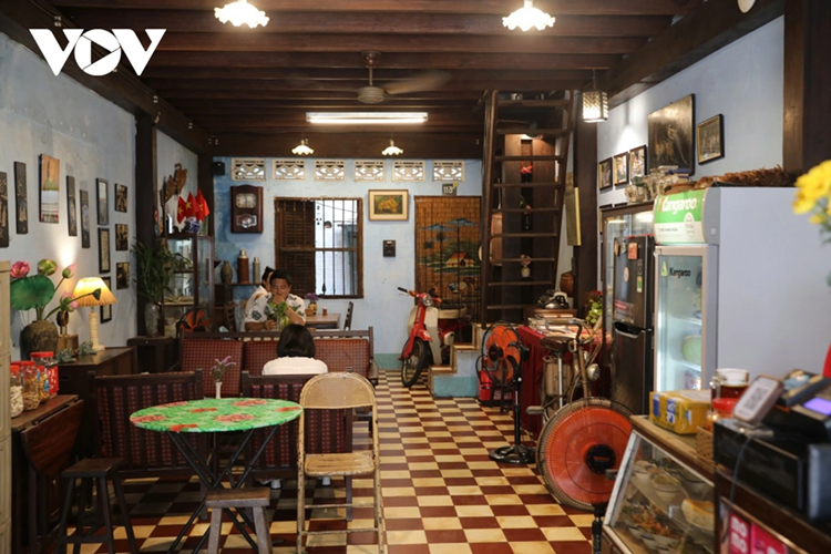 Ngày nay, cà phê Đỗ Phủ hay còn được gọi với cái tên “Cà phê Biệt động” vẫn giữ được không gian, kiến trúc nguyên mẫu, lưu giữ nhiều hình ảnh, chứng tích về lực lượng huyền thoại năm xưa.