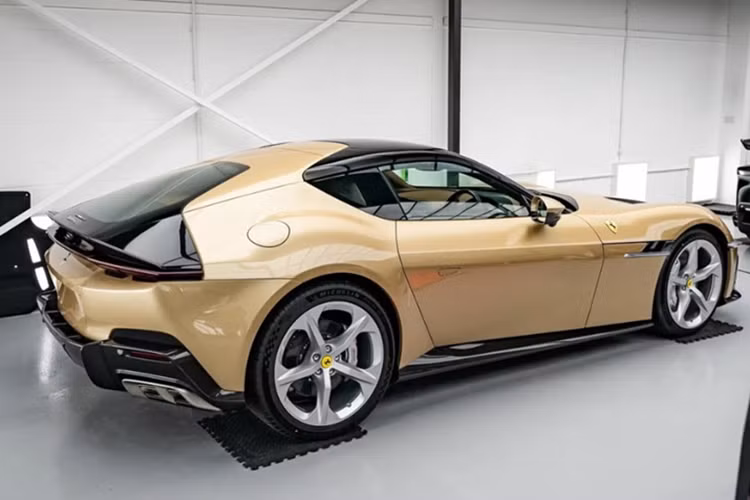 Ngoài Ferrari 12Cilindri, bộ sưu tập xe của Shmee150 còn khiến nhiều người mê mẩn với loạt tên tuổi đình đám như: McLaren Senna, Lamborghini Huracan STO, Ford GT, Mercedes-AMG GT Black Series, Ford Mustang Shelby GT500 hay siêu xe hiếm Zenvo TSR-S. Từng chiếc xe trong bộ sưu tập không chỉ là phương tiện, mà còn là tuyên ngôn cá tính và gu thẩm mỹ đầy chiều sâu của một nhà sưu tập đích thực.