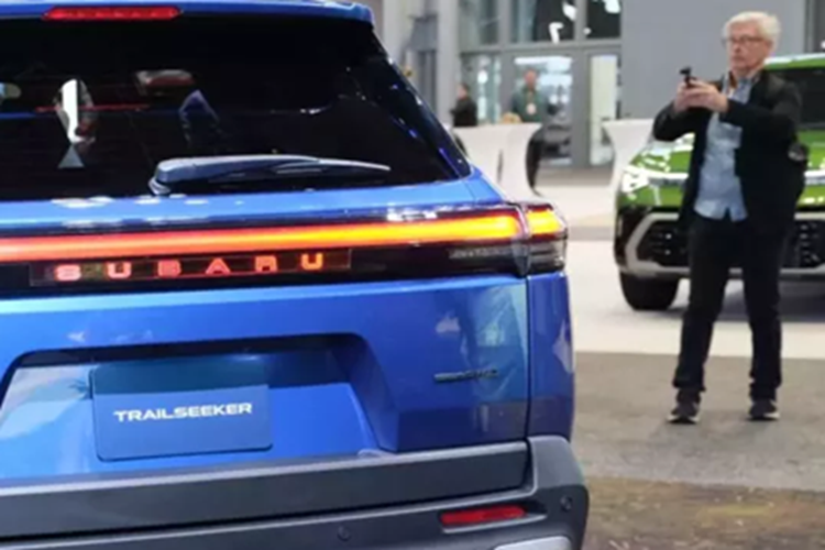 Tất cả các phiên bản của Trailseeker 2026 đều được trang bị gói hỗ trợ lái Subaru EyeSight bao gồm hệ thống phanh khẩn cấp tự động, hệ thống kiểm soát hành trình thích ứng, hỗ trợ giữ làn đường, cảnh báo điểm mù, hỗ trợ dừng khẩn cấp và camera 360 độ.