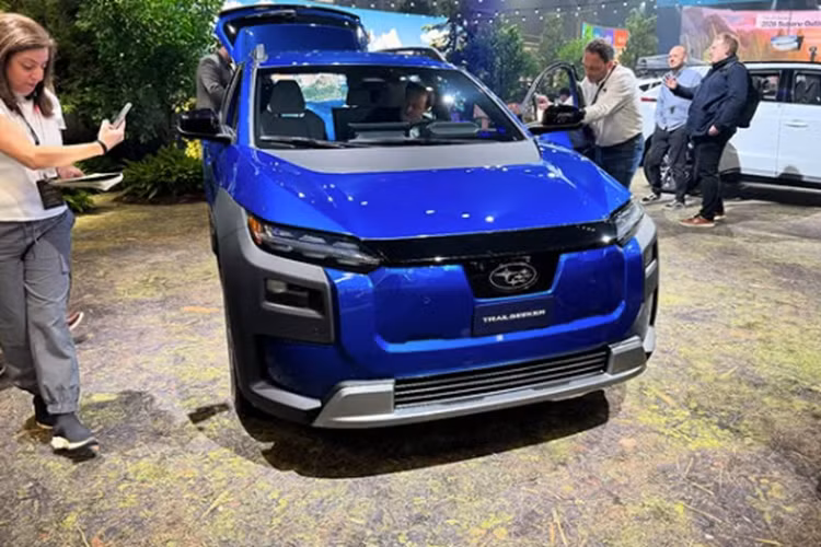 Đặc biệt, Subaru Trailseeker 2026 còn có hệ thống hỗ trợ lái rảnh tay ở tốc độ thấp Traffic Jam Assist, hỗ trợ chuyển làn đường chủ động, cảnh báo va chạm phía trước, cảnh báo người lái mất tập trung và phanh tự động khi lùi.