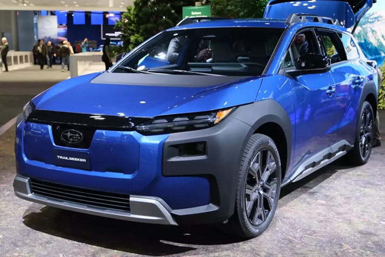 Trailseeker sử dụng pin 74,7 kWh, cho tầm hoạt động hơn 420 km theo tiêu chuẩn EPA khá khắt khe. Đây cũng là mẫu xe điện đầu tiên của Subaru sử dụng chuẩn sạc NACS của Tesla làm trang bị tiêu chuẩn. Với khả năng kéo lên đến 1.588 kg, người lái có thể dùng mẫu xe này để kéo theo rơ-moóc, thuyền và nhiều vật dụng khác.