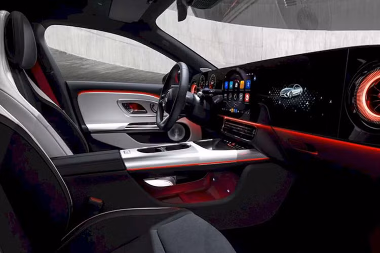 Thời điểm hiện tại, xe chỉ được phân phối với hai phiên bản thuần điện là CLA 250+ và CLA 350 4MATIC.