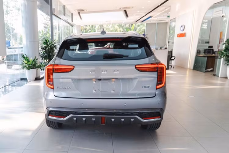 Tại thị trường Việt Nam, khách hàng mua Haval Jolion sẽ được bảo hành 5 năm hoặc 150.000 km cho xe và 8 năm hoặc 150.000 km cho pin.