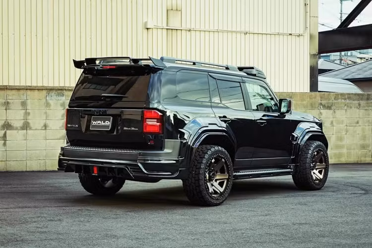 Nhưng nếu bạn đang khao khát một bộ kit tương tự, Wald đã tung ra một bộ cho Land Cruiser 300 Series.