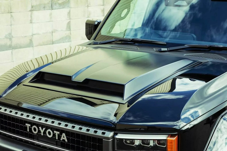 Bản độ này được hưởng lợi từ bộ nâng gầm và khoảng cách bánh xe rộng hơn để tăng cường khả năng off-road. Ở phía sau, Wald đã thêm cản thể thao với bộ khuếch tán, các khe trang trí trên vòm bánh xe và một cánh gió gắn trên cánh lướt gió phía sau.