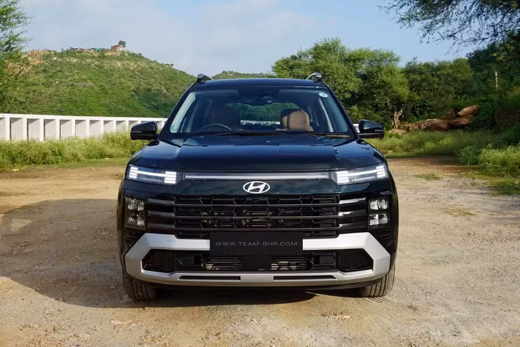 Để làm được điều này, khách hàng Ấn Độ cần mua thêm bộ chuyển đổi từ kết nối có dây sang không dây với giá 3.800 Rupee, tương đương 1,14 triệu đồng. Tuy nhiên, trang bị này chỉ dành cho các bản Prestige, Platinum và Signature của Hyundai Creta 7 chỗ.