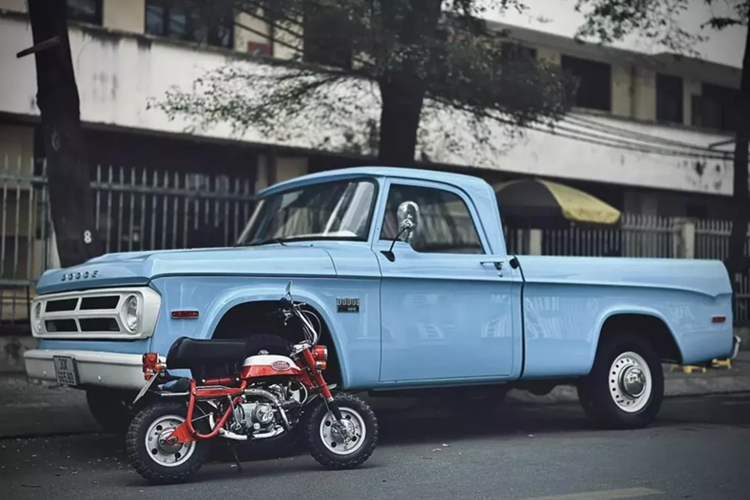 Tan thay ban tai co bap Dodge D100 