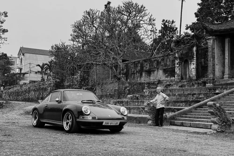  Porsche 930 thể thao cổ điển được sản xuất từ năm 1975 đến năm 1989, dòng xe này còn được giới đam mê biết đến với tên gọi 911 Turbo. Lúc mới ra mắt, đây chính là dòng xe 911 hàng đầu của nhà sản xuất xe Porsche và cũng được xem là chiếc xe nhanh nhất tại Đức.