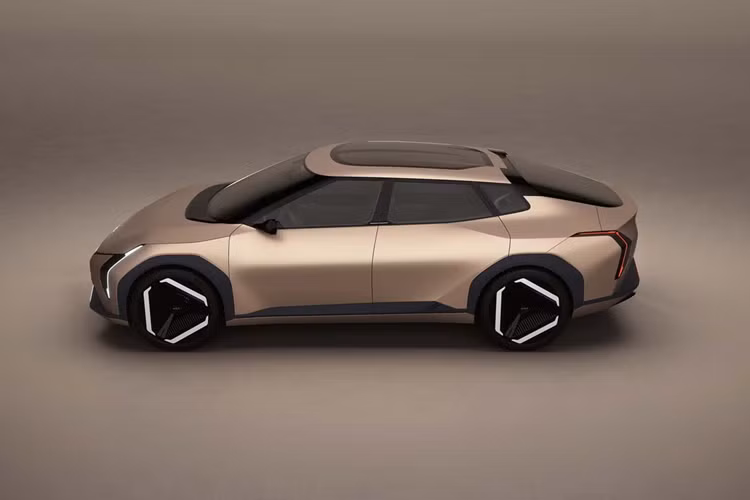 Kia EV4 2025 mới được kỳ vọng sẽ kế thừa những ưu điểm từ các mẫu xe “đàn anh” như EV6 và EV9, đồng thời tích hợp nhiều công nghệ mới nhất của Kia. Điều này bao gồm hệ thống hỗ trợ lái xe tiên tiến, khả năng sạc nhanh và không gian nội thất rộng rãi.