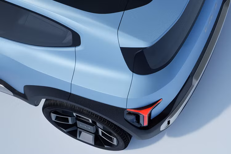 Theo nhiều đồn đoán, EV2 sẽ có hai tùy chọn pin là LFP 42 kWh và pin NCM 62 kWh, đáp ứng cho những nhu cầu và mức ngân sách khác nhau. Pin LFP được thiết kế với hành trình đến 300 km mỗi lần sạc, trong khi pin NCM là gần 440 km.