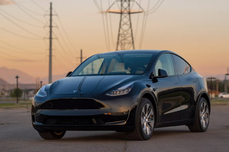  Tesla Model Y: 405.900 xe bán ra (ước tính) Model Y không giành được danh hiệu SUV bán chạy nhất, nhưng vẫn đạt doanh số mạnh mẽ và tiếp tục là mẫu xe điện hàng đầu.