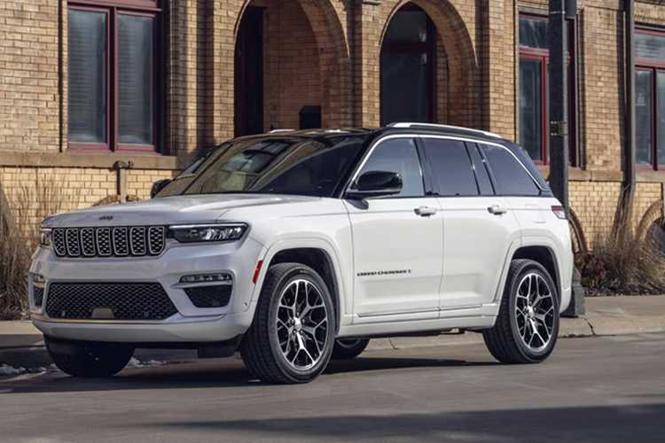  Jeep Grand Cherokee: 216.148 xe bán ra Grand Cherokee tiếp tục là mẫu SUV hạng trung bán chạy nhất của Jeep và là dòng xe bán chạy thứ hai của Stellantis sau Ram pickup. Tuy nhiên, doanh số giảm 12% so với năm 2023. 