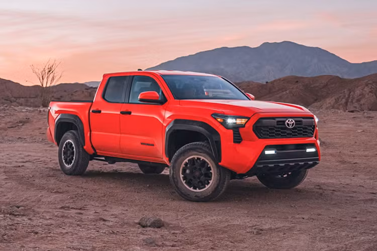  Toyota Tacoma: 192.813 xe bán ra Tacoma đã trở lại danh sách bán chạy sau giai đoạn chuyển giao đầy biến động khiến doanh số giảm trong nửa đầu năm. Mặc dù phục hồi vào cuối năm, tổng doanh số vẫn giảm 18% so với năm 2023. 