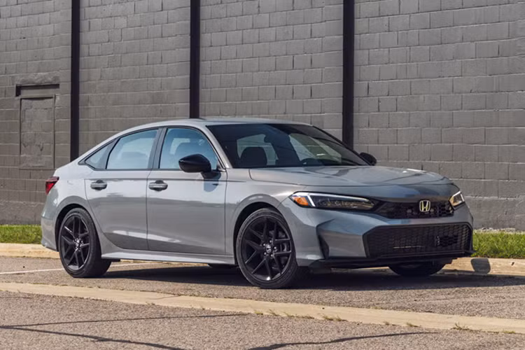  Honda Civic: 242.005 xe bán ra Doanh số của Civic tăng 21%, khiến mẫu xe này trở thành dòng compact bán chạy nhất và lọt vào top 10. Civic Hybrid sẽ gia nhập đội hình trong năm 2025. 