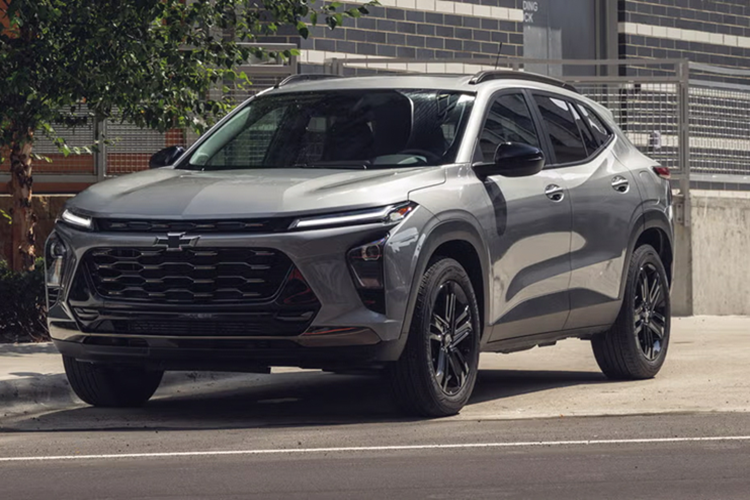  Chevrolet Trax: 200.689 xe bán ra Mẫu SUV Trax mới, với giá khởi điểm hấp dẫn dưới 22.000 USD, đã giành được giải thưởng 10 Best cho năm 2025 và gần vượt qua Chevrolet Equinox về doanh số. 