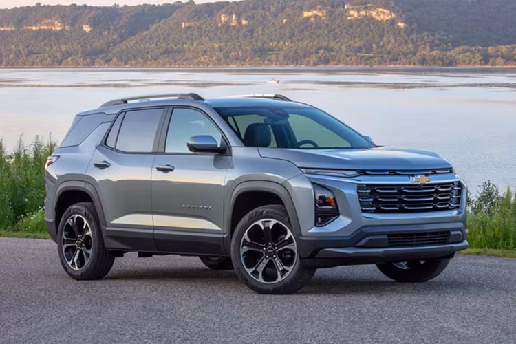  Chevrolet Equinox: 207.730 xe bán ra Doanh số của Equinox giảm nhẹ khi mẫu SUV này chuyển sang thế hệ mới. Phiên bản 2025 đã được ra mắt với thiết kế mới bên trong lẫn bên ngoài 