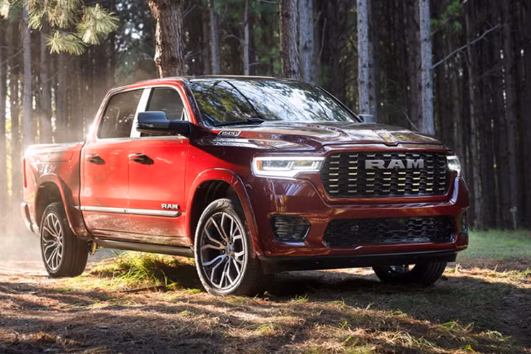  Ram Pickup: 373.120 xe bán ra Doanh số của Ram giảm 16% trong năm 2024. Hy vọng rằng phiên bản 2025, cùng với các mẫu plug-in hybrid và điện hứa hẹn cải thiện tình hình. 