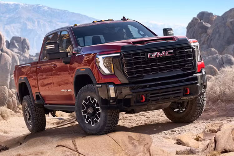  GMC Sierra: 340.946 xe bán ra Trong khi doanh số của một số dòng xe bán tải cỡ lớn giảm, Sierra lại tăng 10% so với năm 2023, bao gồm cả dòng Sierra 1500 nhẹ và các phiên bản nặng hơn. 