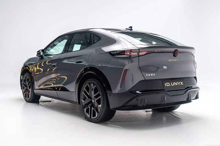 Volkswagen ID.UNYX đời đầu từng gặp khó khăn về doanh số khiến JAC Motors chịu lỗ vào năm 2024. Việc ra mắt ID.UNYX 06 với chiến lược giá bán quyết liệt cho thấy nỗ lực lớn của liên doanh này trong việc cải thiện tình hình kinh doanh và tăng sức hút trên thị trường.