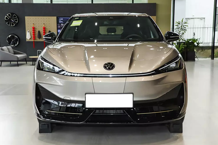 Tại thị trường hàng xóm của Việt Nam, giá xe Volkswagen ID.UNYX 06 cho 4 phiên bản, gồm Pure, Pro, Ultra và Max đề xuất dao động từ 189.900 - 249.900 Nhân dân tệ (tương đương 664 - 874 triệu đồng). Tuy nhiên, xe hiện đang được áp dụng giá bán ưu đãi, chỉ từ 149.900 - 209.900 Nhân dân tệ (khoảng 524 - 734 triệu đồng).