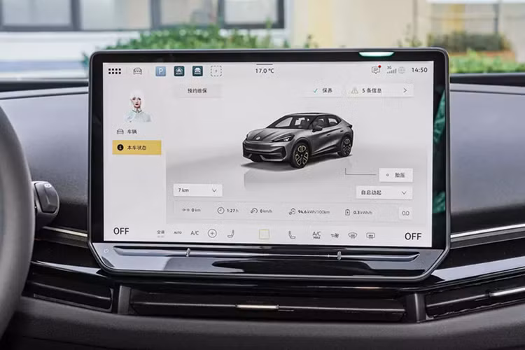 Thêm vào đó là 2 tùy chọn pin với dung lượng 53,6 kWh và 80,2 kWh, cho phạm vi hoạt động 426 km, 614 km và 555 km, tùy phiên bản, theo tiêu chuẩn CLTC tại Trung Quốc.