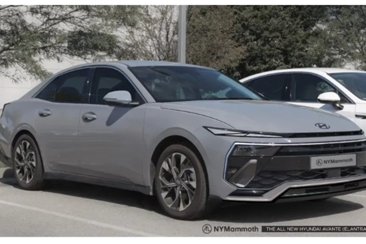 Mẫu xe sedan Hyundai Elantra 2026 dự kiến vẫn được trang bị các tùy chọn động cơ như cũ. Riêng Elantra N hiệu suất cao sẽ được trang bị động cơ xăng tăng áp 2.5L mạnh mẽ mang đến trải nghiệm lái đầy phấn khích. Dự kiến, Hyundai Elantra thế hệ mới sẽ ra mắt vào nửa đầu năm 2026.