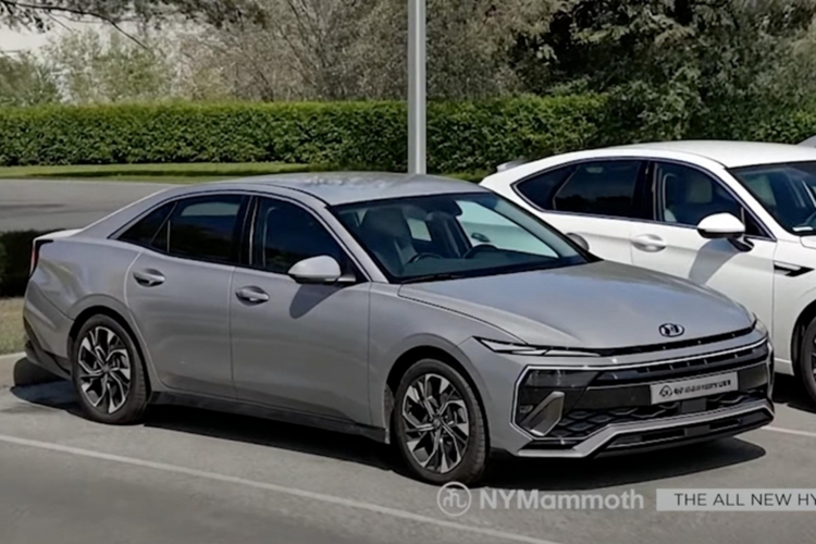 Để người dùng có thể hình dung rõ hơn về Hyundai Elantra 2026 mới, các họa sĩ kỹ thuật số của NYMammoth đã dựng lên ảnh phác họa cho xe. Theo đó, thiết kế của Hyundai Elantra đời mới sẽ có nhiều nét tương đồng với những “người anh em” Grandeur và Sonata.