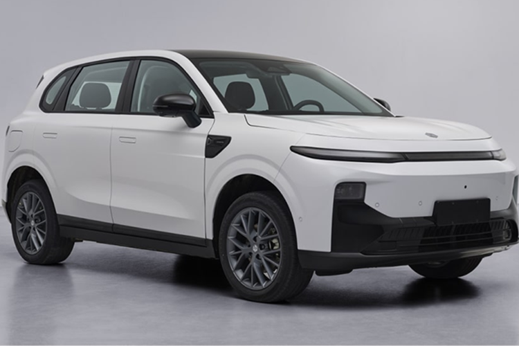 Như đã đề cập, Leapmotor B10 có LiDAR trên nóc xe. Cảm biến này tăng cường chức năng ADAS của xe. Nó hỗ trợ 26 chức năng, bao gồm đỗ xe thông minh hoặc tránh chướng ngại vật trên đường.