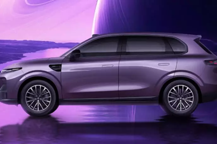 Do đó, xe có thể được trang bị bàn gấp. Leapmotor B10 sử dụng một động cơ điện duy nhất với công suất cực đại là 132 kW (177 mã lực). Có một biến thể mạnh mẽ hơn của chiếc SUV này với động cơ điện cho công suất 160 kW (214 mã lực). Nó tăng tốc lên đến 100 km/h trong 6,8 giây.